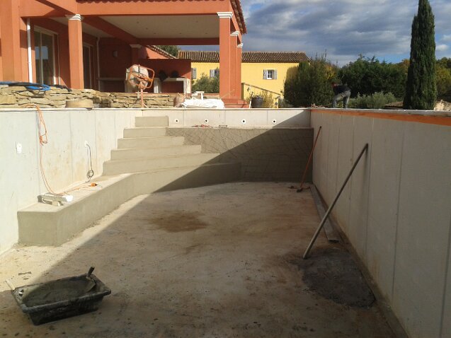 création d' une banquette et d' un escalier avant la pose d'un pvc armé - 02